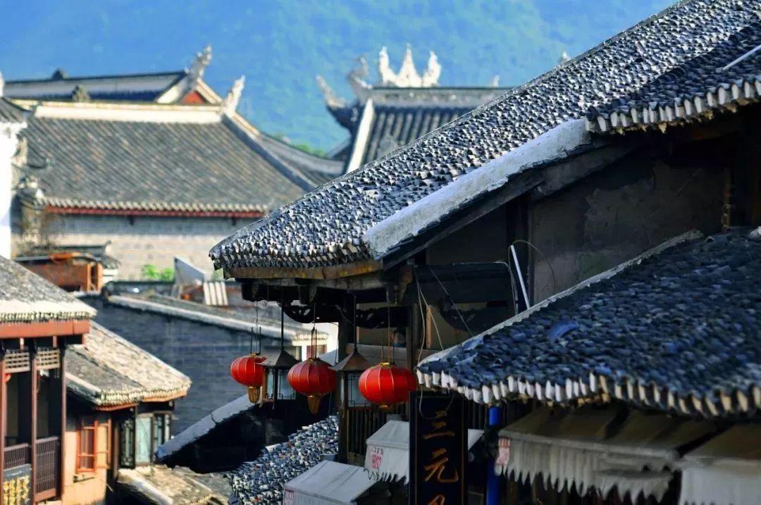 郭晶晶又赢麻了,霍启刚低调赴天津履职,大会上发言气场全开